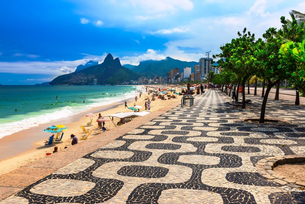 Vibrante vida nocturna y playas doradas en Río de Janeiro, Brasil: Donde la música, la cultura y la naturaleza se encuentran