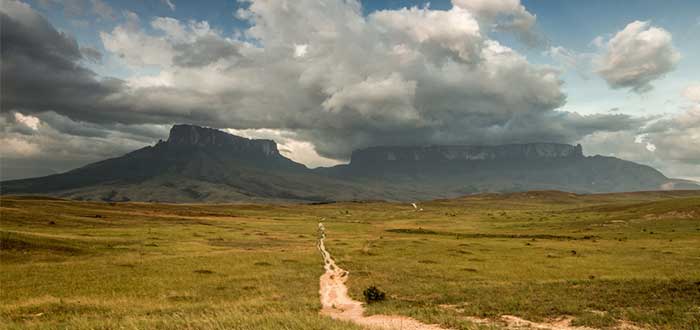 Aventuras en la Gran Sabana: Rutas Alternativas y Campamentos en Venezuela.