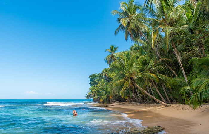 Playas Paradisíacas y Selva Exuberante: Descubre Costa Rica, el Edén Centroamericano.
