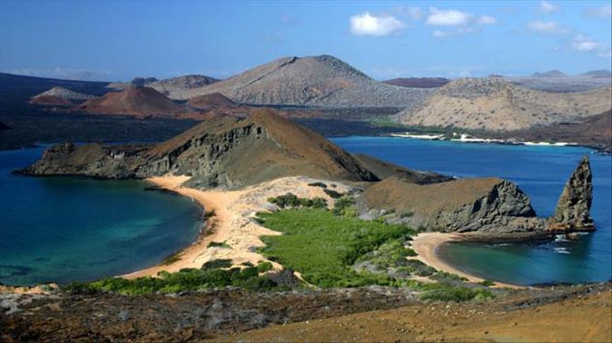Islas Galápagos: Conservación y Turismo Sostenible en el Paraíso de la Biodiversidad.