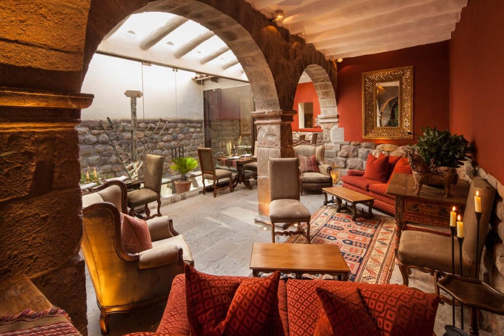 Escapadas de Montaña: Hoteles de Alta Gama en las Cordilleras que Atraen a Viajeros en América Latina.