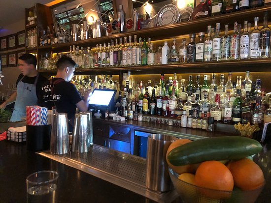 Licorería Limantour en Ciudad de México, México, reconocido como uno de los mejores bares del mundo por la revista "Drinks International".