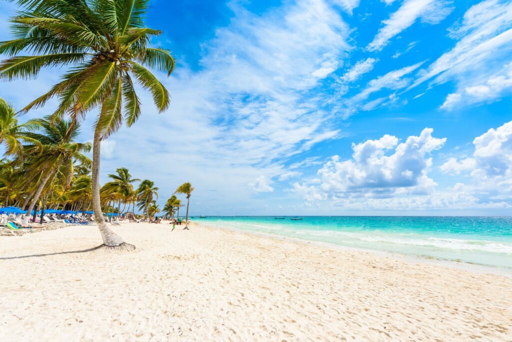 Descubre el Edén: Las Playas Mágicas de Cancún y Riviera Maya te Brindan una Bienvenida Especial.