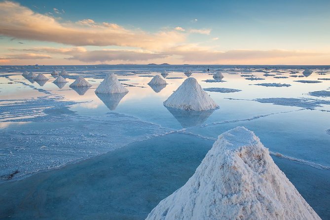 El Salar de Uyuni en Bolivia se convierte en un destino turístico popular para los amantes de la naturaleza.
