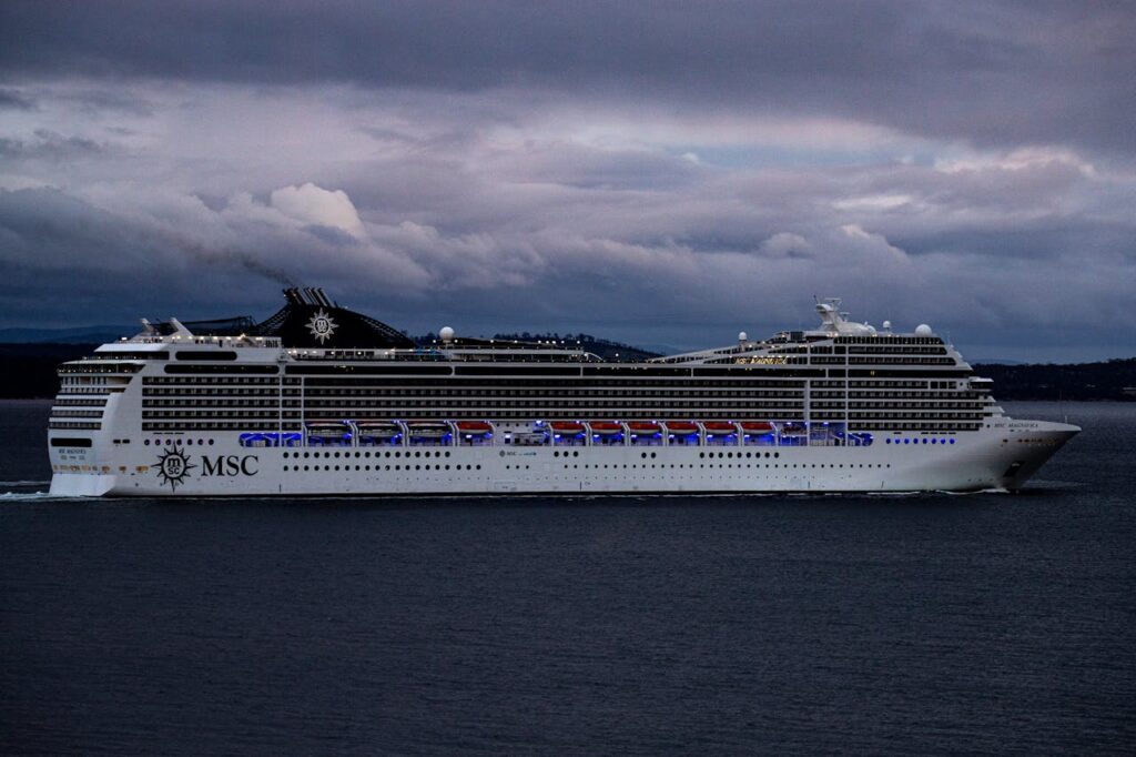 Foto de Heather Soo: https://www.pexels.com/es-es/foto/crucero-msc-navegando-en-hobart-tasmania-33270055/