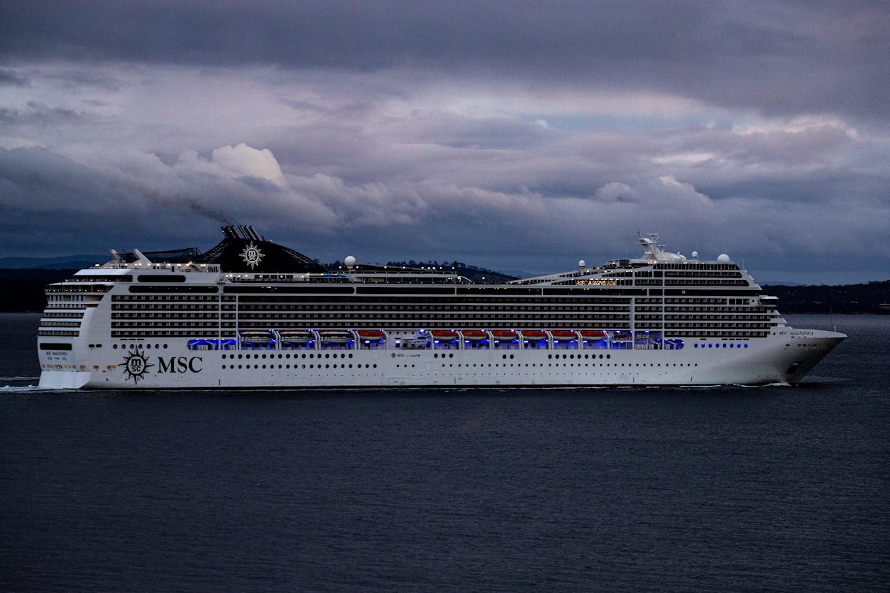 Foto de Heather Soo: https://www.pexels.com/es-es/foto/crucero-msc-navegando-en-hobart-tasmania-33270055/