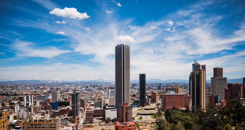Foto de Santiago Boada: https://www.pexels.com/es-es/foto/ciudad-edificios-arquitectura-alto-7613833/