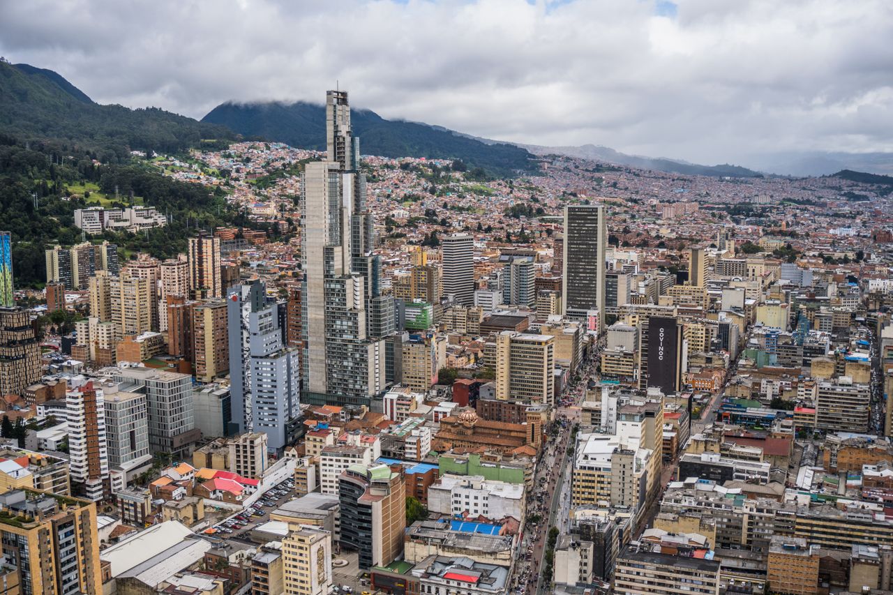 Foto de Juan Felipe Ramírez: https://www.pexels.com/es-es/foto/ciudad-edificios-rascacielos-urbano-19676357/